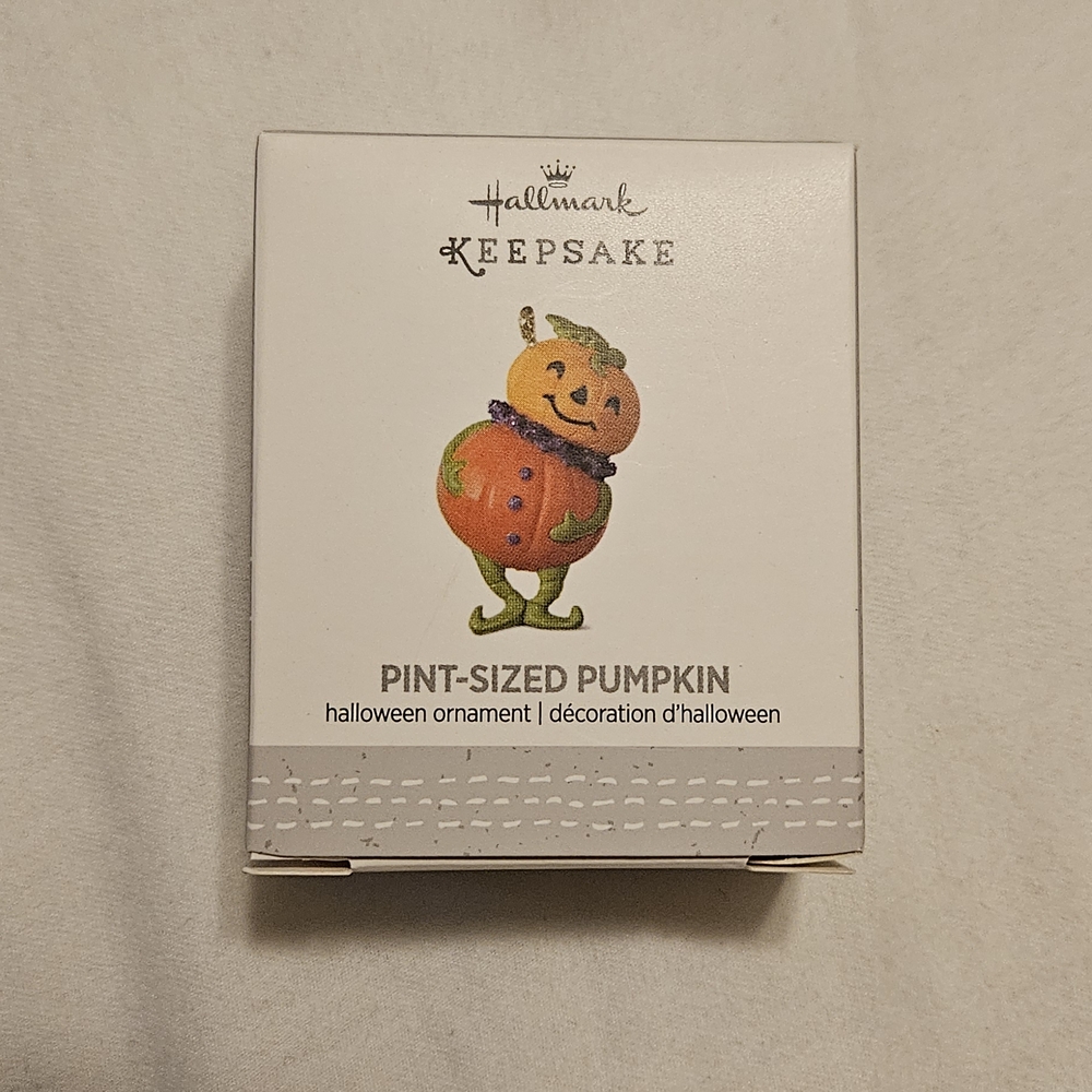 2017 Hallmark Miniature Ornament Pint Sized Pumpkin Keepsake